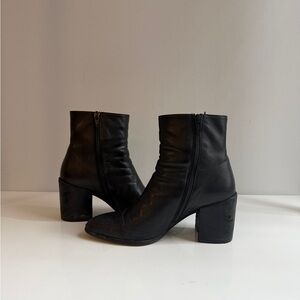 Stuart Weitzman Black Leather Ankle Boots - 5